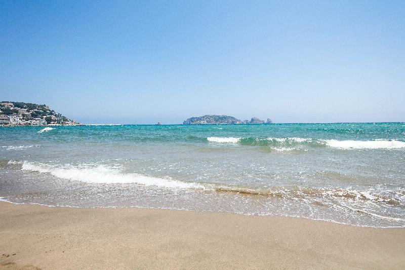 Apartamentos Salles Beach L'Estartit Εξωτερικό φωτογραφία